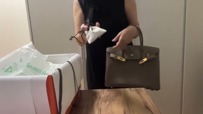 Review - Hermes Jige Elan 28 Clutch. What can fit in it? 