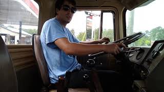 Shifting Straight Piped V8 Mack 2Stick 6 speed