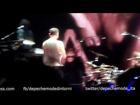Depeche Mode - Enjoy The Silence live in Bologna 22.02.14 (finale) HD 1080p