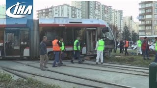 Öğrenci Servisi İle Tramvay Çarpıştı