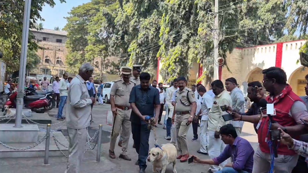 BIJAPUR KE DC OFFICE ME BOMB KI TALASH? 16-12-2025