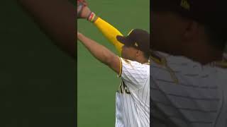 Padres fans welcome Juan Soto to San Diego 👏
