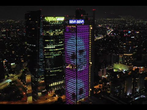 Iluminación de la Torre BBVA octubre 2020