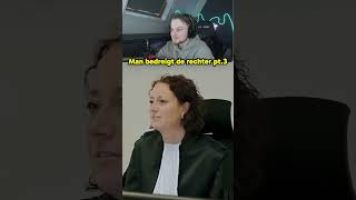 Hij Steekt Gewoon Zijn Middelvinger Opvolg Me Voor Meer Van Dit Soort Content