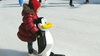 Ice City, каток в Одессе. Учимся кататься. Ice Rink in Odessa. Children learn to skate(Дети на катке в Аркадии, Одесса. Это ледовый клуб каток Ice club под открытым небом. Находится он в начале центра..., 2015-01-22T04:39:53.000Z)