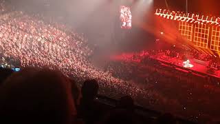 Domino Intro - Genesis concert 2021. Phil Collins is teaching the audiance the domino effect