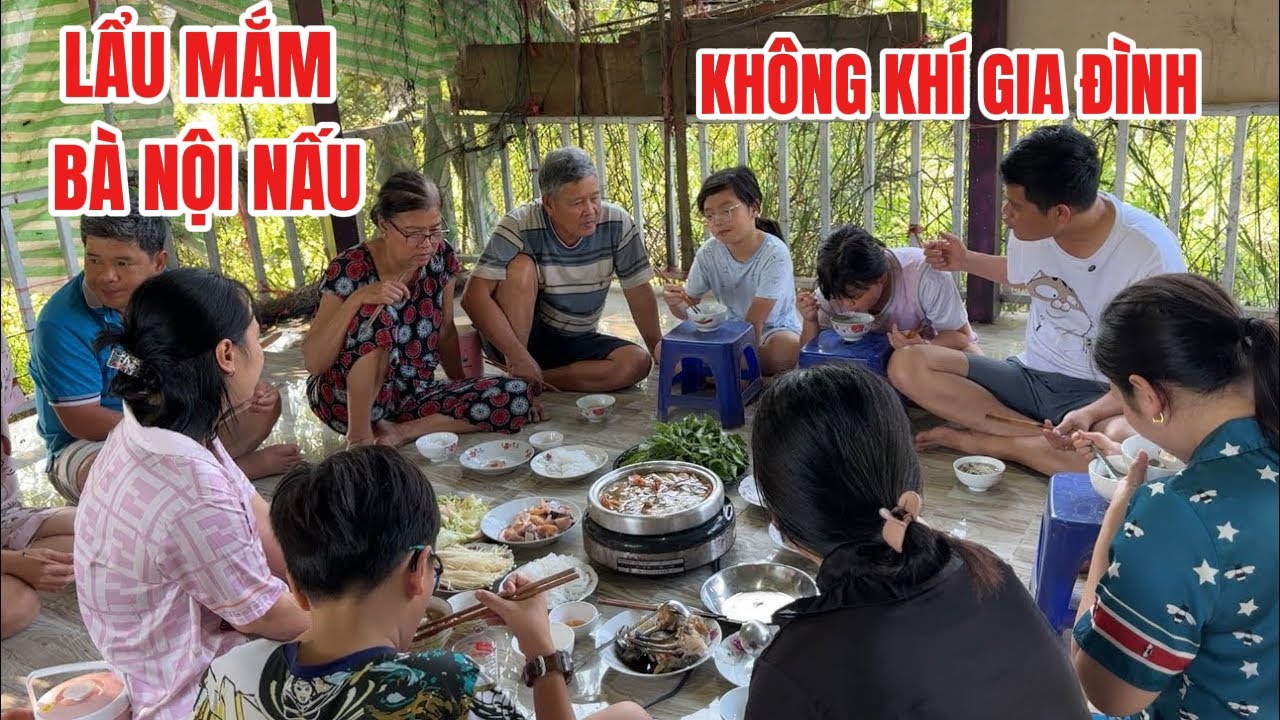 Lẩu mắm bà nội nấu bình thường mà Trà Sữa mê mẩn, ngon chắc nhờ không khí gia đình| Khương Dừa Con