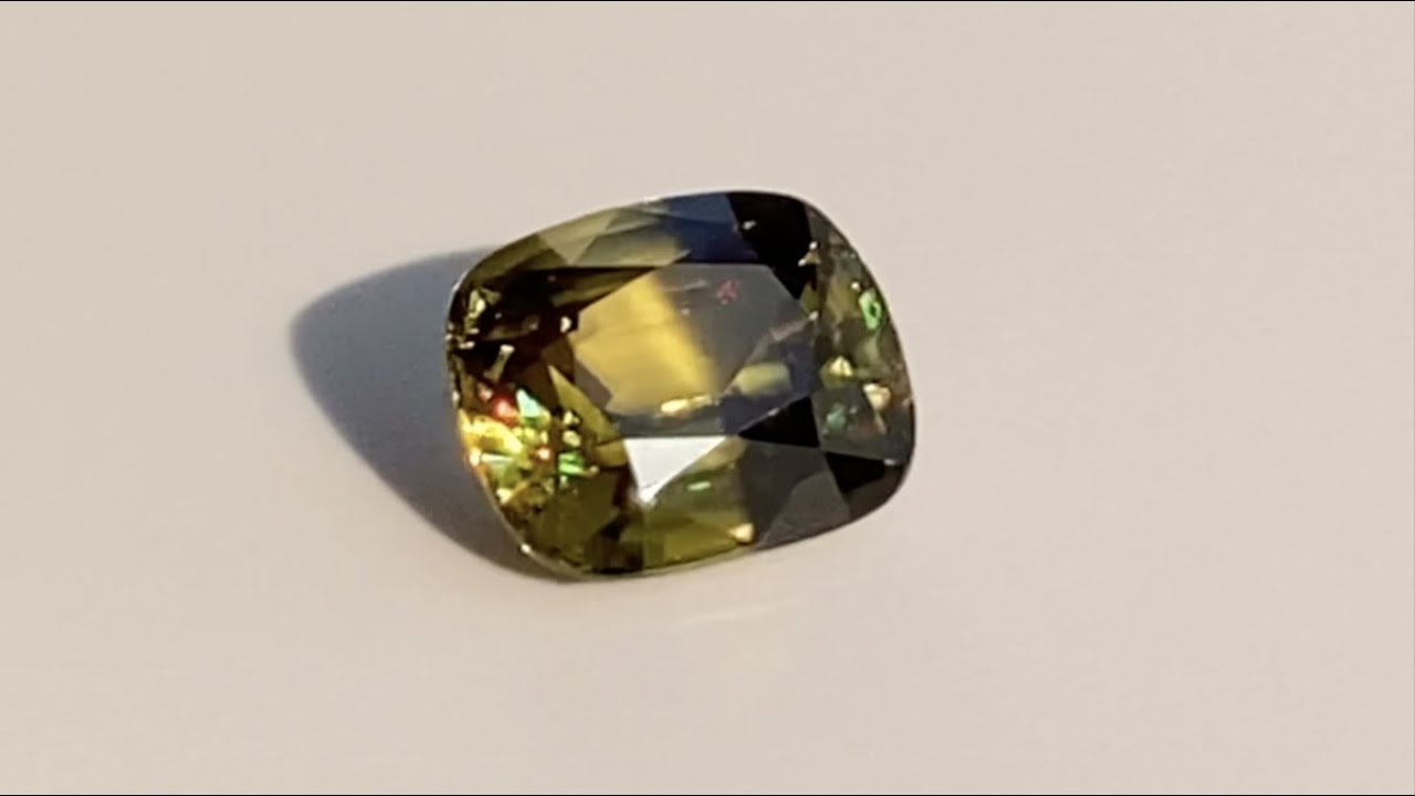 Сфен (титанит) камень, который блестит, как алмаз.  Как отличить сфен от подделки