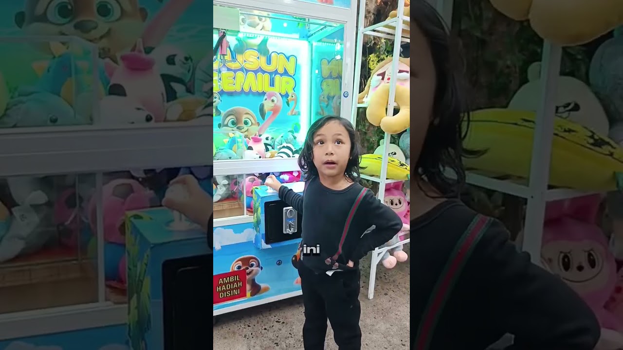Ketika Ara Dan Dedek Minta Papa Mau Main Mesin Capit. Emang Bisa Dapatin Hadiah Bonekanya? 🧸🤷‍♂️