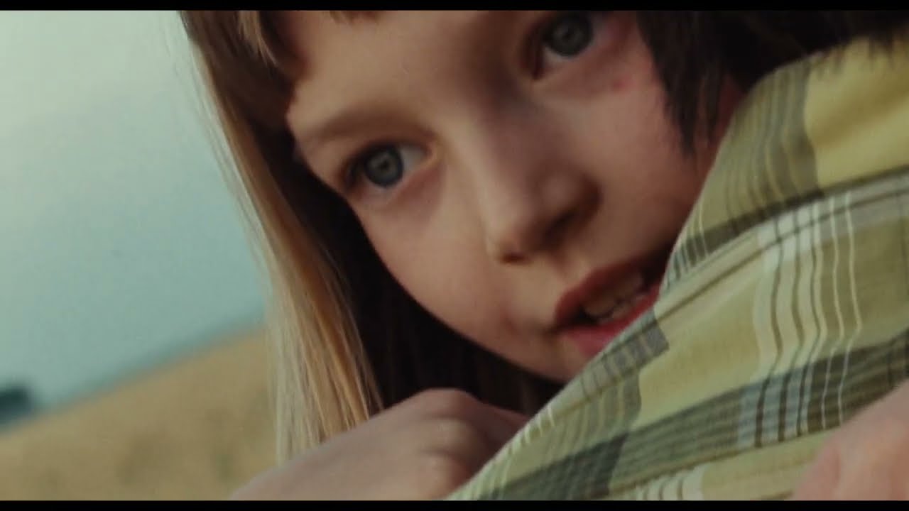 フラッグ デイ 父を想う日 あらすじ感想と評価考察 名優ショーンペンが初めて自身の監督作に出演した 犯罪者の父 を持った娘の葛藤