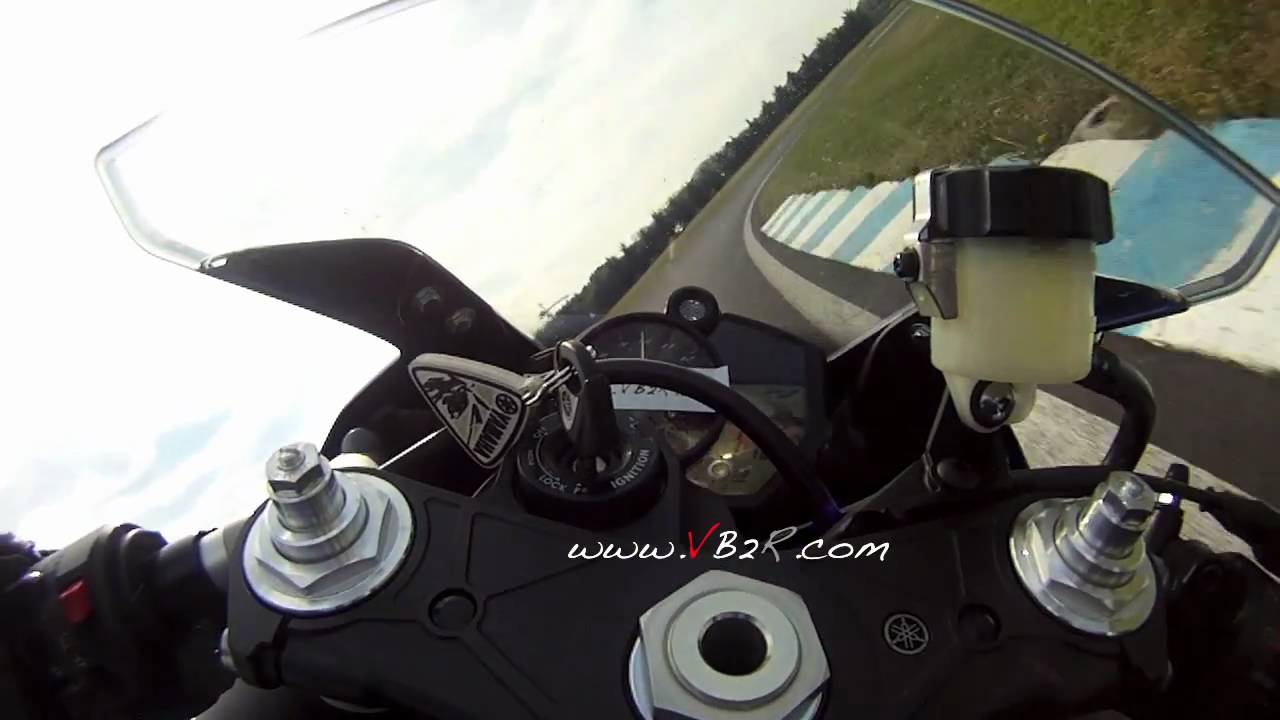 Yamaha R1 full power test by VB2R . Acceleration 0 - 280 km/h . circuit d'issoire.( www.vb2r.com )