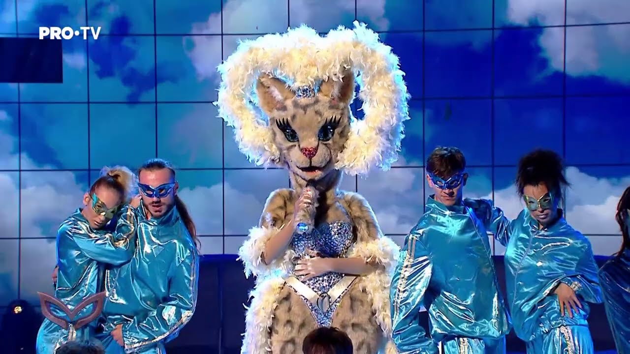 Pisica cântă u201cToxicu201d pe scena Masked Singer România