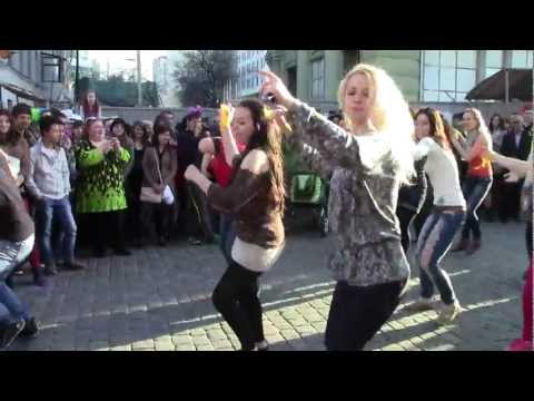 Юморина 2013 в Одессе на Дерибасовской. Часть 3. Зажигательный танец!