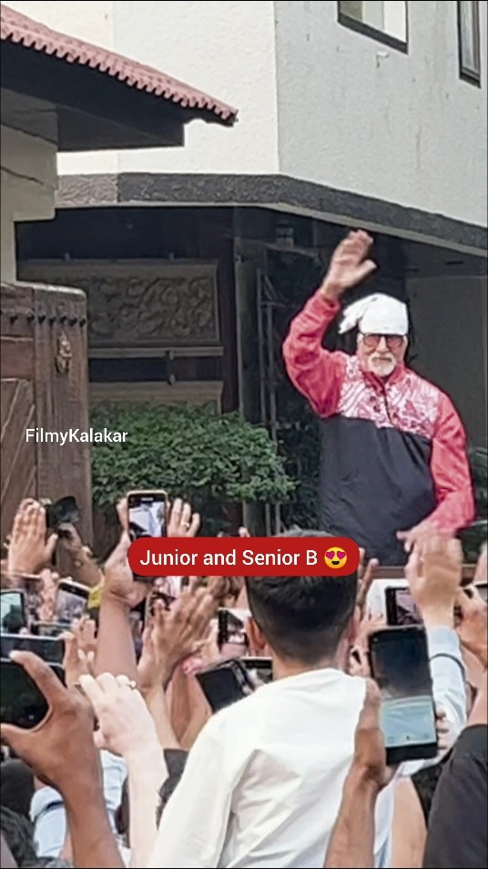 #abhishekbachchan becomes a part of #amitabhbachchan 's fans' meet-up ✌? #filmykalakar