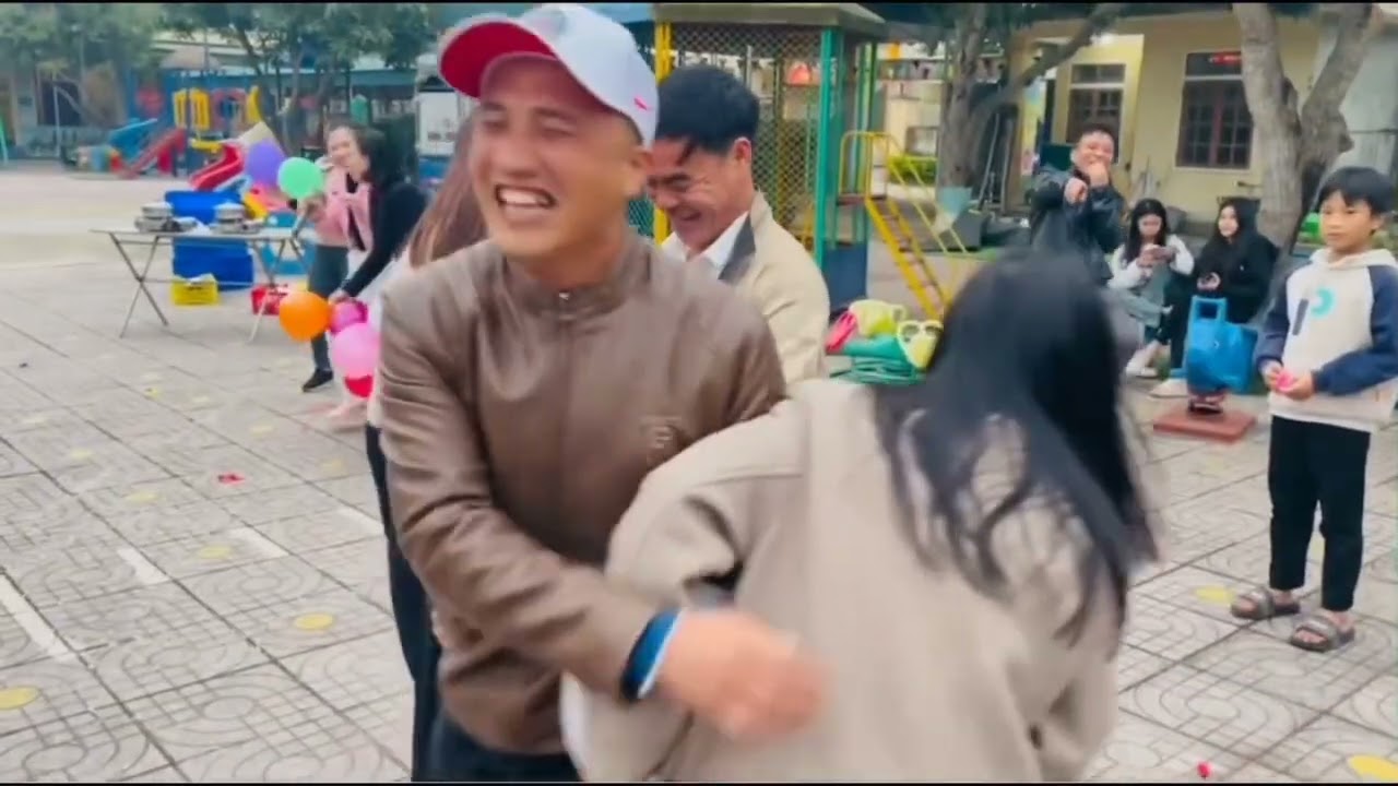 Cùng vui vẻ với các cô, dâu, rể Trường Mầm non Xuân Hội, Nghi Xuân, Hà Tĩnh