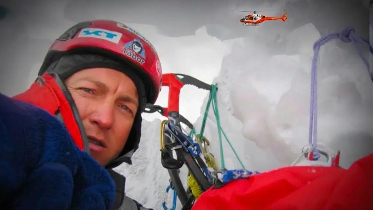 Tenhle horolezec netuší, že už je odsouzený. Přežije to?