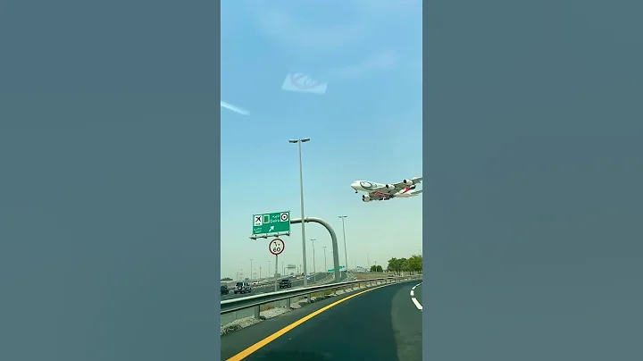 Emirates Flight Landing Dubai || #dubai #youtubeshorts #viralshorts #emiratesflight #shaninaik