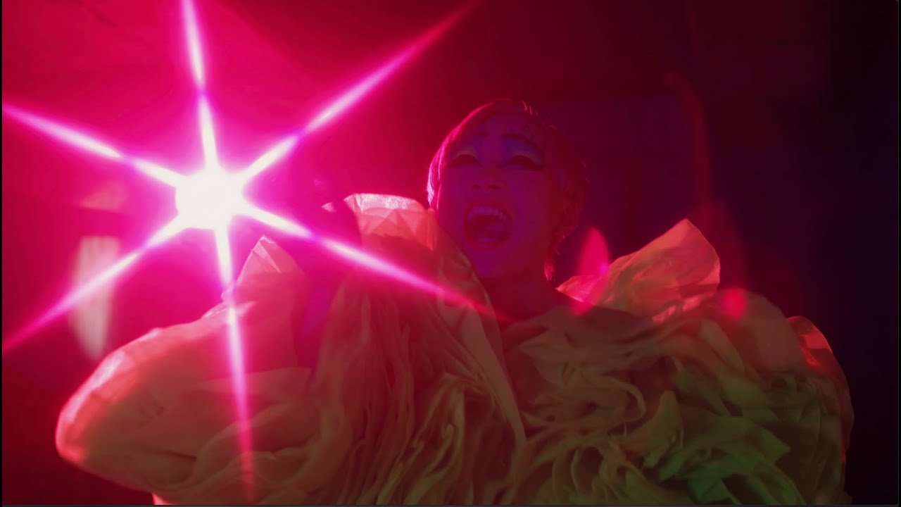 Dyan Tai - We Can't Forget ft Mindy Meng Wang 王萌 (Music Video) - YouTube