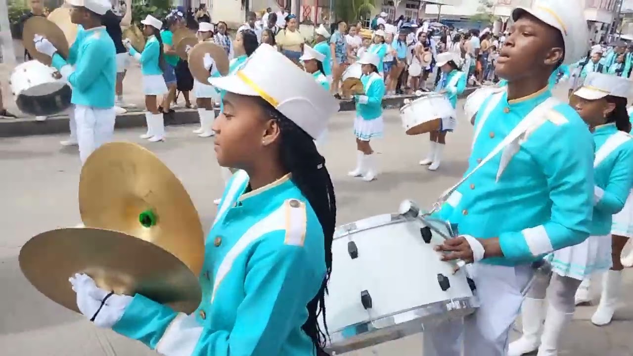 DESFILE DEL 20 JULIO COLEGIO ANTONIA SANTOS EL RANCHO