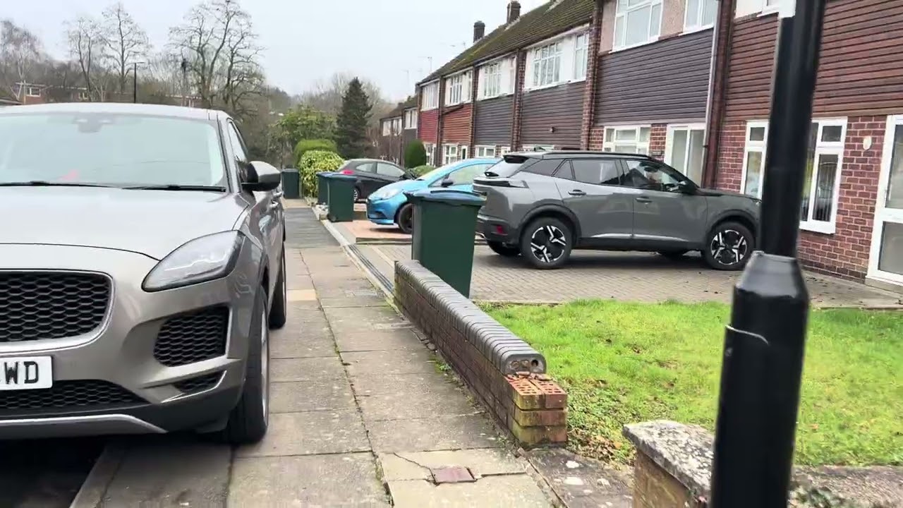 Morning walk down Aynho close onto the field footpath 