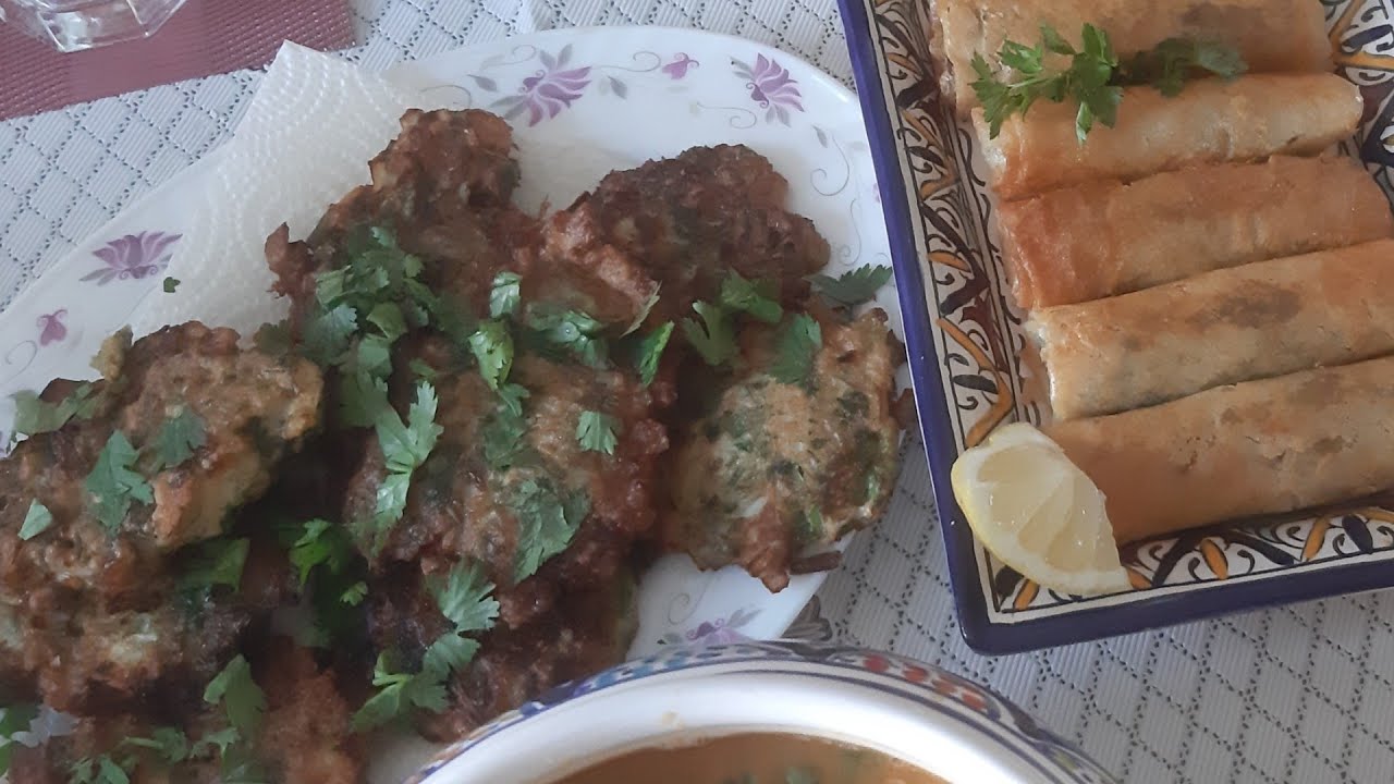 عجيجات البصل و المعدنوس التقليدية مع بوراك السلق مع حفيظة بابو..adjidjat à l'oignon au persil