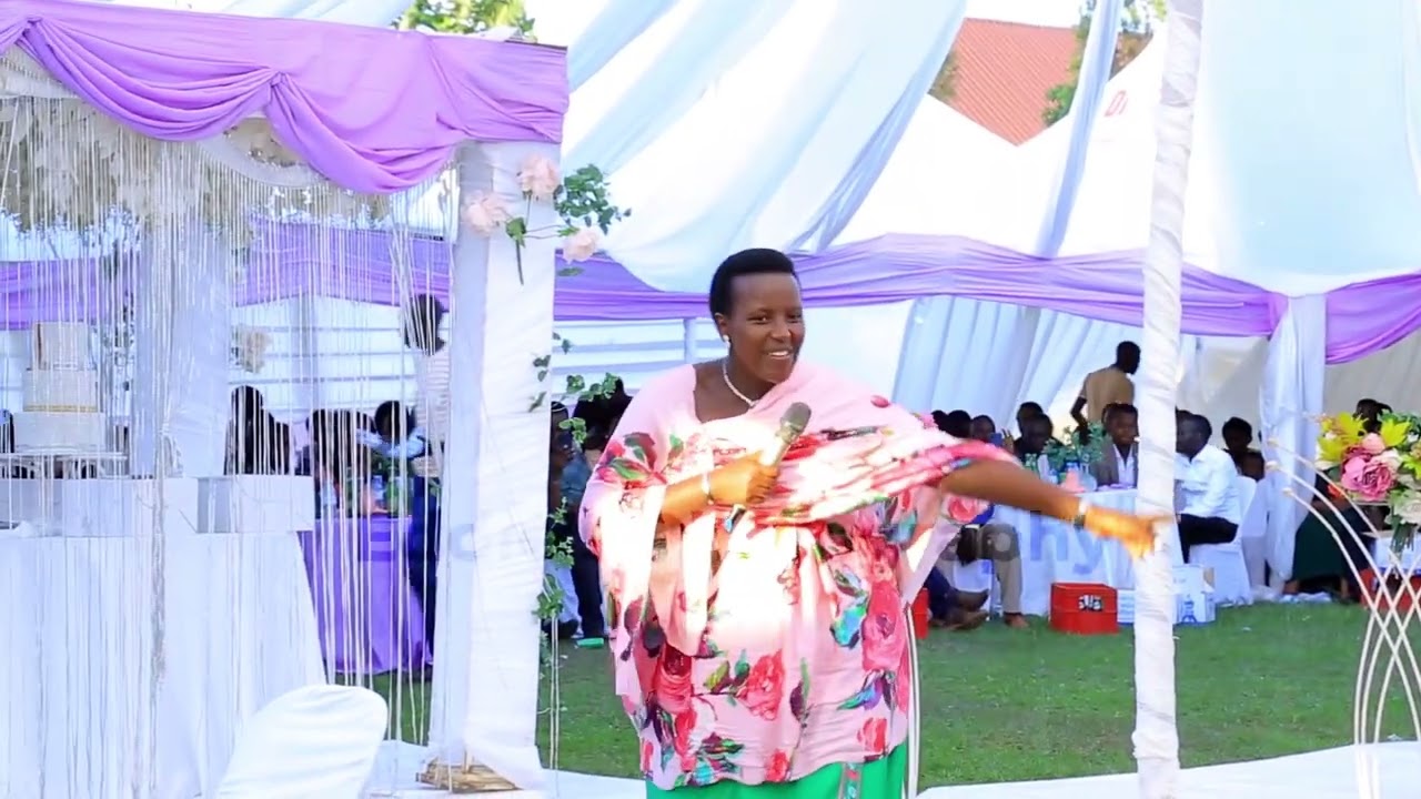 Annah Kyabitondo Singing Amani gente 🥰