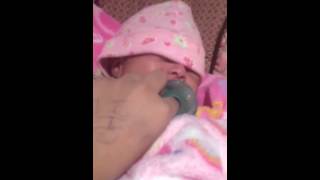 Oly Llorando Por El Chupon