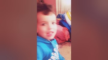 طفل يقرأ سورة الفاتحة