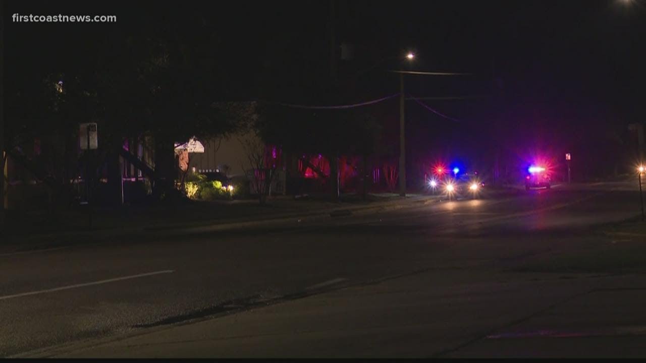 Man shot in the leg at West Jacksonville apartment complex - YouTube