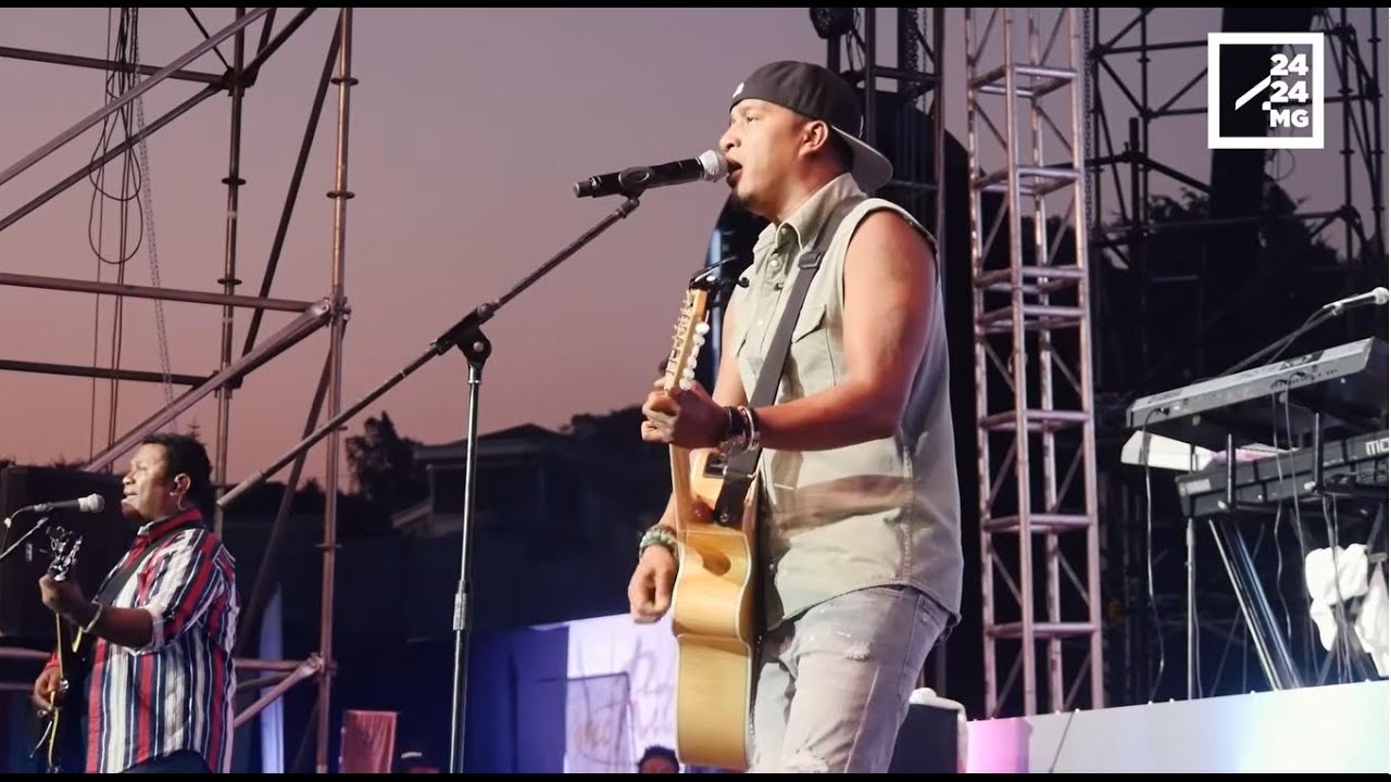 CONCERT - Ambondrona et ses fans en choeur à Antsonjombe