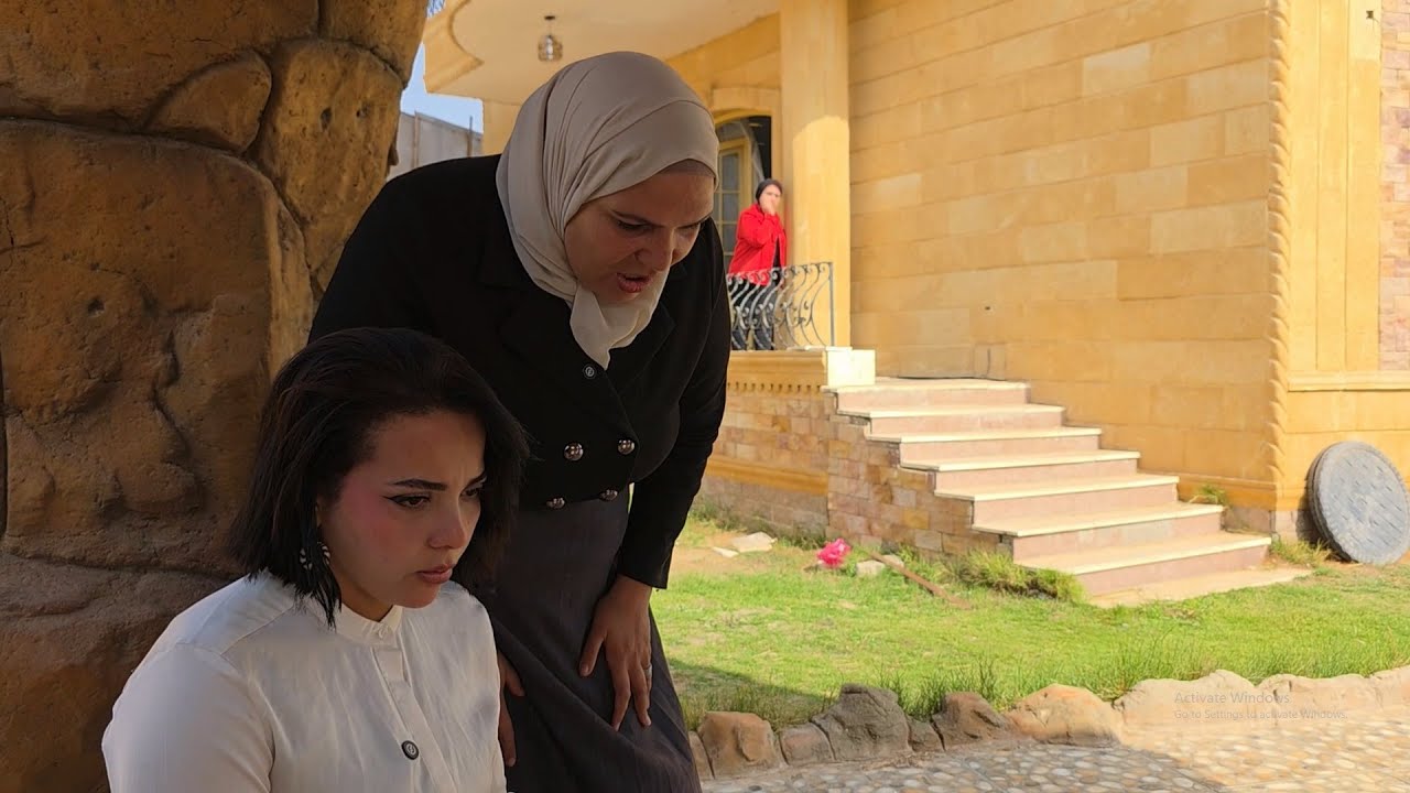 رجع من السفر لقى امه راميه زوجته في الجنينه عشان ما بتشوفش شوفوا عمل اى