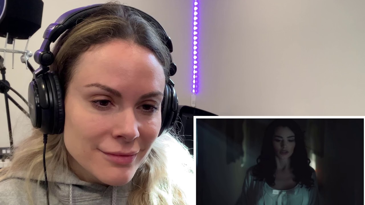 Emmy winning singer reacts to Falling In Reverse “I am not a vampire: revamped” 🧛‍♂️ [M’s Tips 🎤]