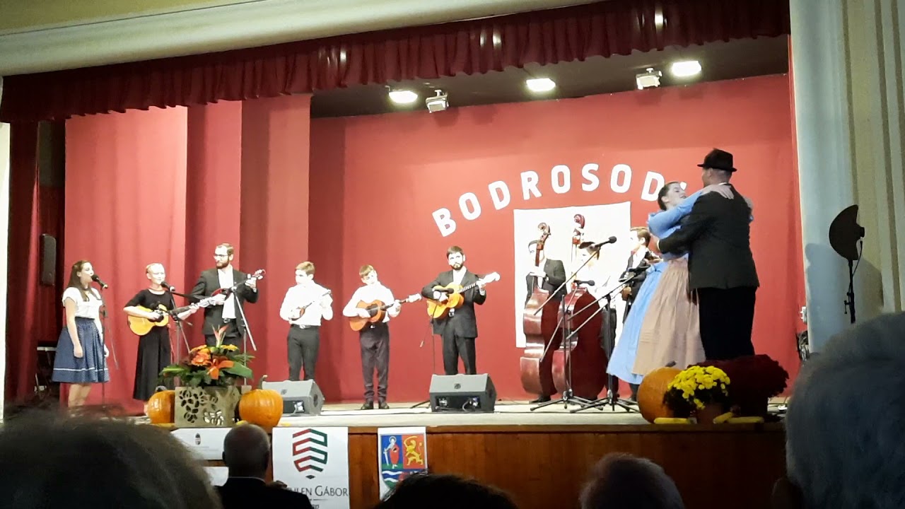 Pendergő és Bodros tambura zenekar YouTube