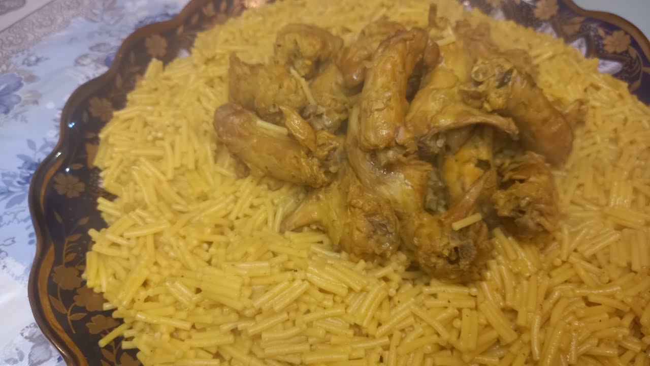 وصفة عشاء دافئة: شعرية بعناق الدجاج في دقائق طعم لا يقاوم