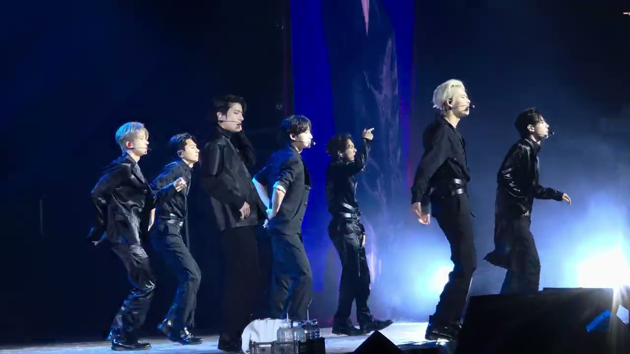 ENHYPEN - BROUGHT THE HEAT BACK [ WALK THE LINE in Berlin ]