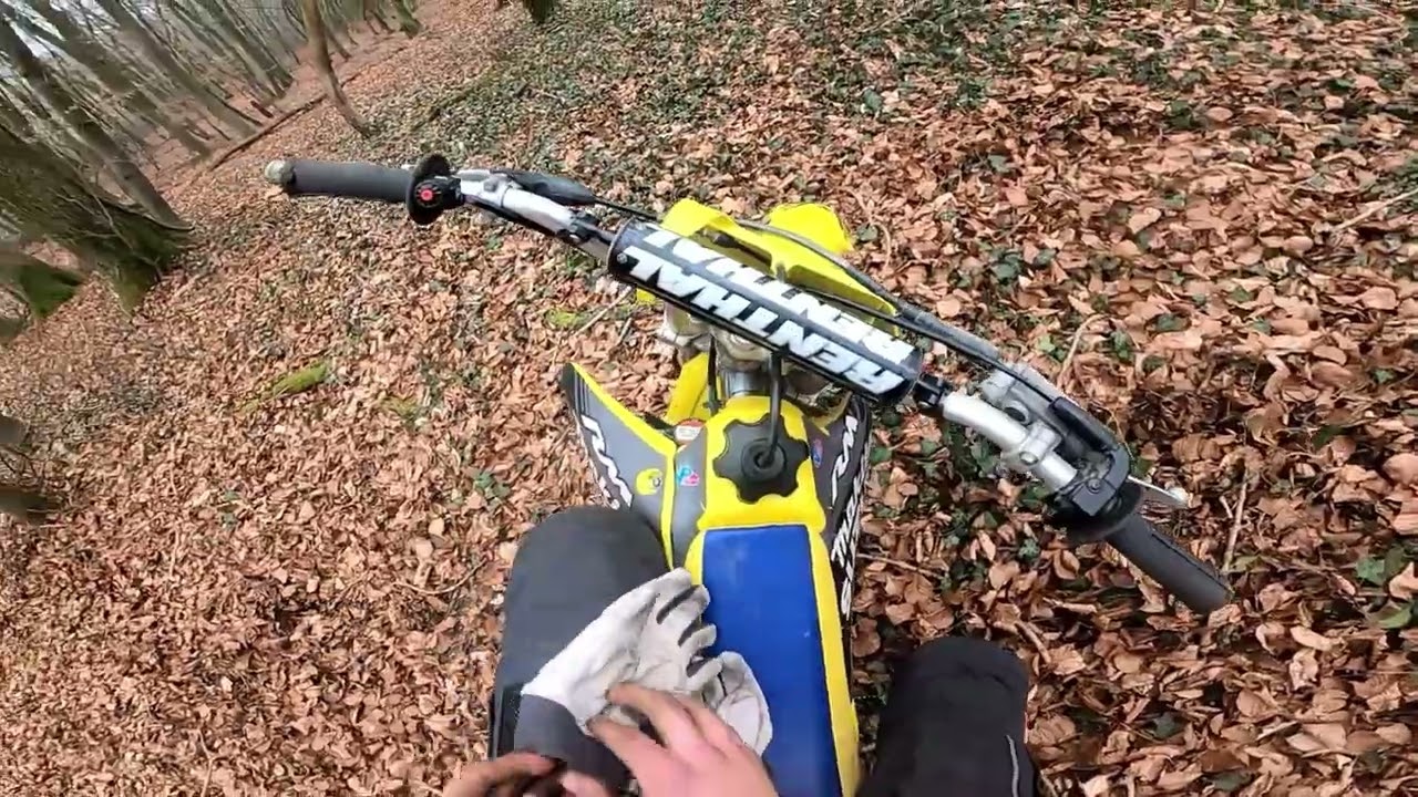 bisschen Enduro ballern mit neuen Reifen //Suzuki rm85 //@dermitdersaftgruenen