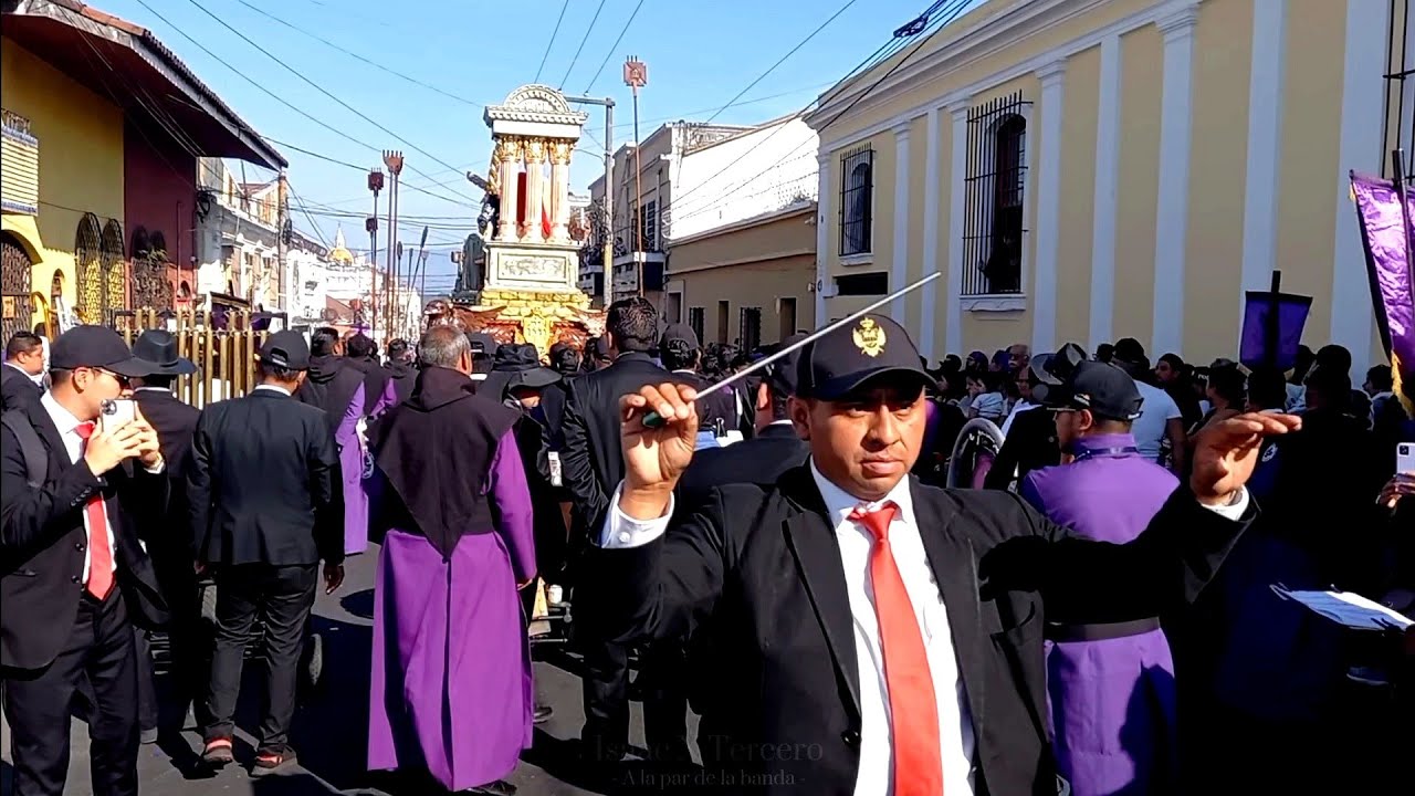 Juan Emmanuel Matias dirigiendo su marcha MADRE DEL AMOR Y DE LA PAZ con Jesús de la Justicia 2024