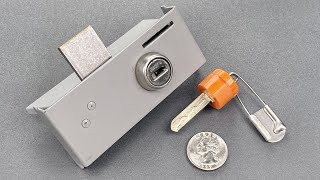 [1308] A Huge Flaw In This Coin-Operated Locker Mechanism