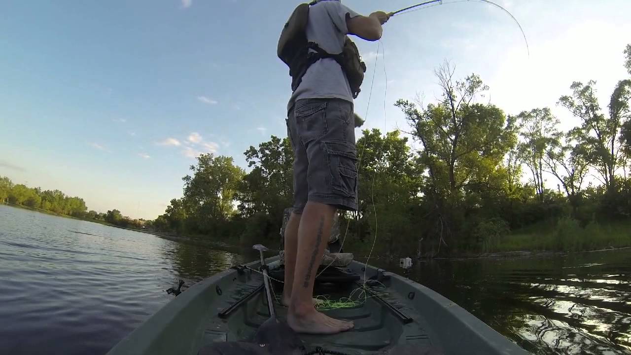 Top Water Fly Fishing for Largemouth Bass on Windsor Lake YouTube