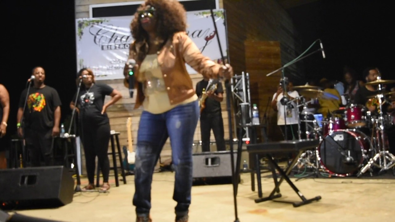 Angie Stone Mini Concert featuring Johnathan Richmond A Taste of her ...