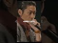 KTちゃんのスカートの中をジロジロと覗く呂布カルマ