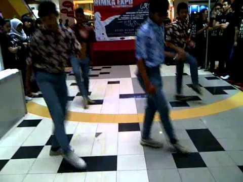 Splashing Dance at BINUS