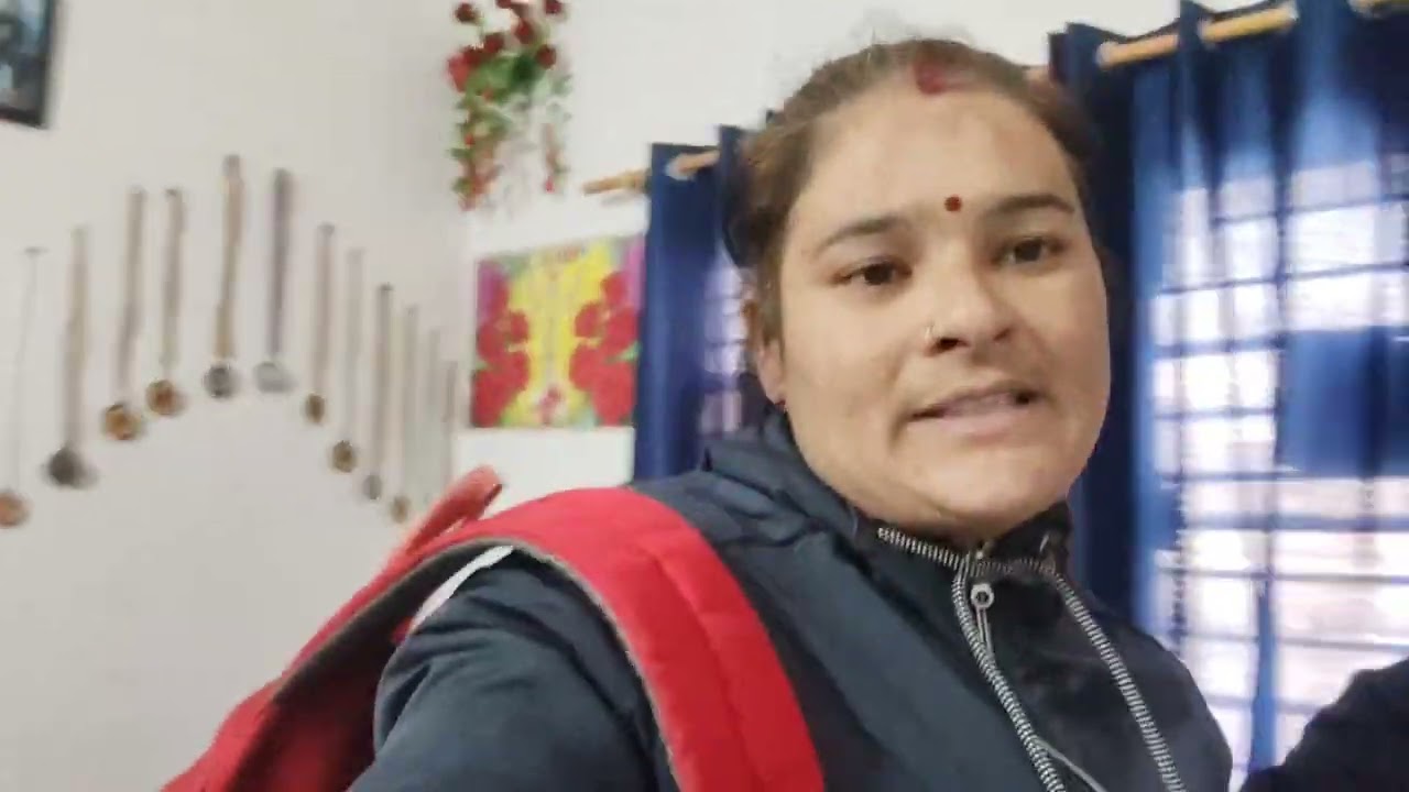 Aaj gyi market aate samay gir gya chawal ka katta  Bach gyi me😯😝