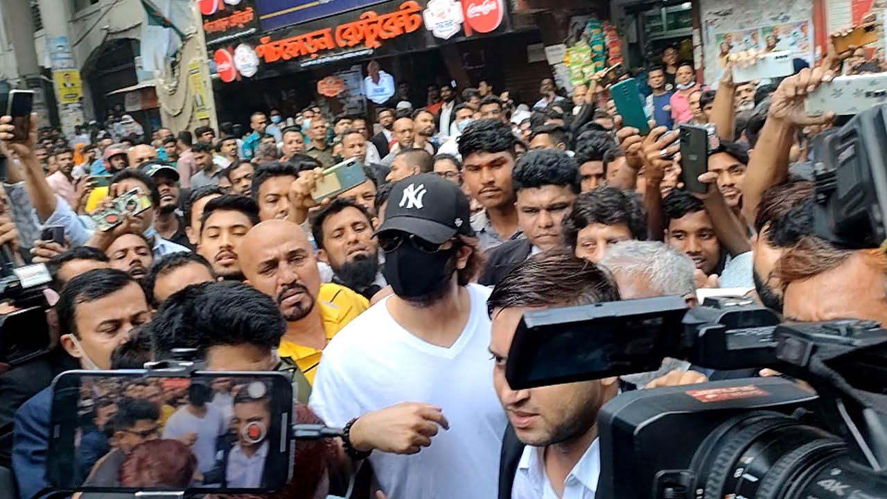 শাকিব খান আদালতে যাওয়ার পর যা ঘটলো । পুলিশ দর্শকদের সামলাতে পারে না ।