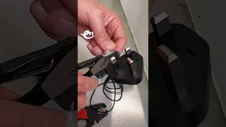 How Europeans Fix A UK Plug 🔌