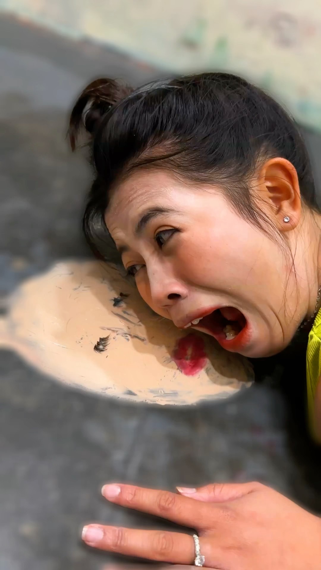 ToRung comedy: light makeup ?