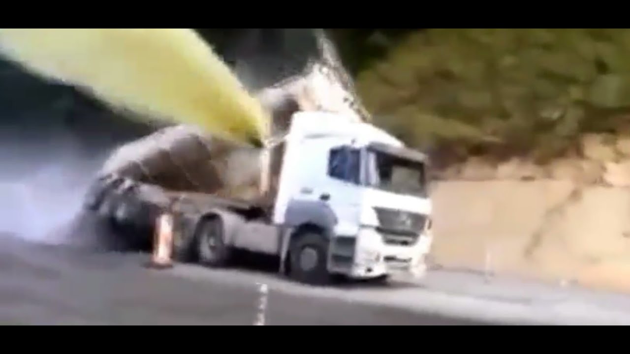 damperleme anında hidrolik lifti patlayan kamyon