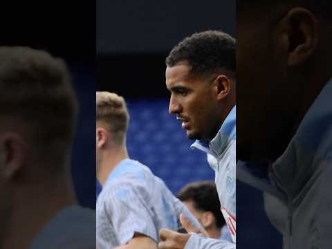 🌍 ¡Ya están aquí! ¡Listos para el #RealOviedoEspanyol! 💪 #RCDE #internationalbreak