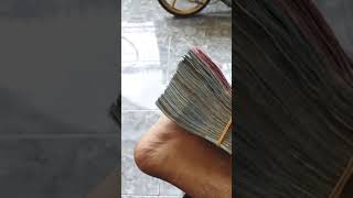 Lihat cara orang itu memukul nyamuk