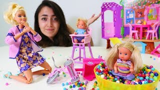 Barbie ve Sevcan oyun videoları. Barbie kreş öğretmeni oluyor